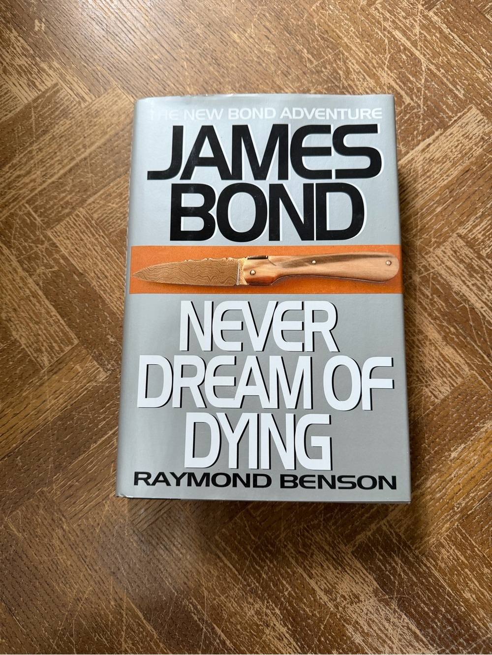 James Bond - Never Dream of Dying (Raymond Benson) Hardcover Book
